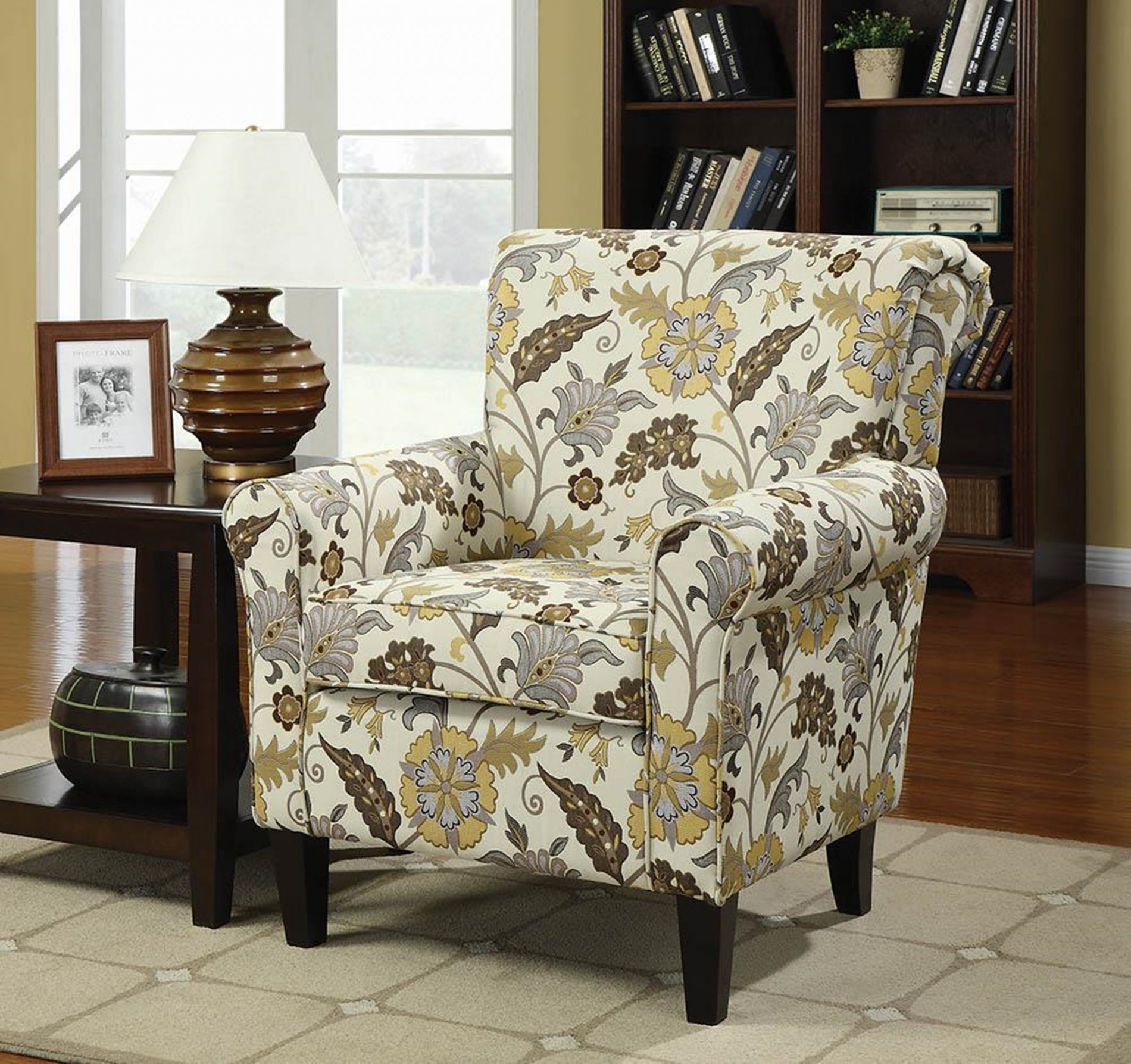 Casual Cream and Floral Accent Chair - Click Image to Close