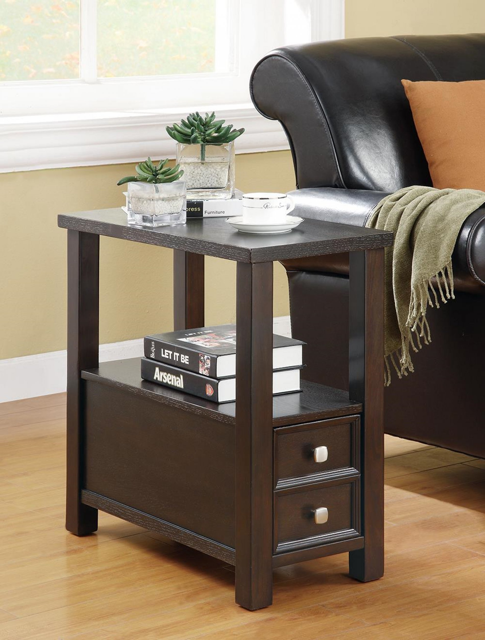 Casual Capp. Accent Table - Click Image to Close